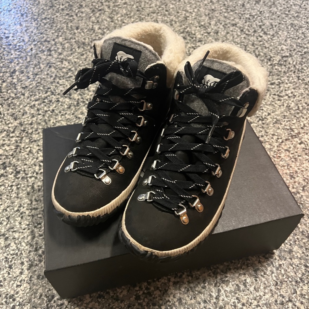 sorel out and about plus conquest boots size 8.5